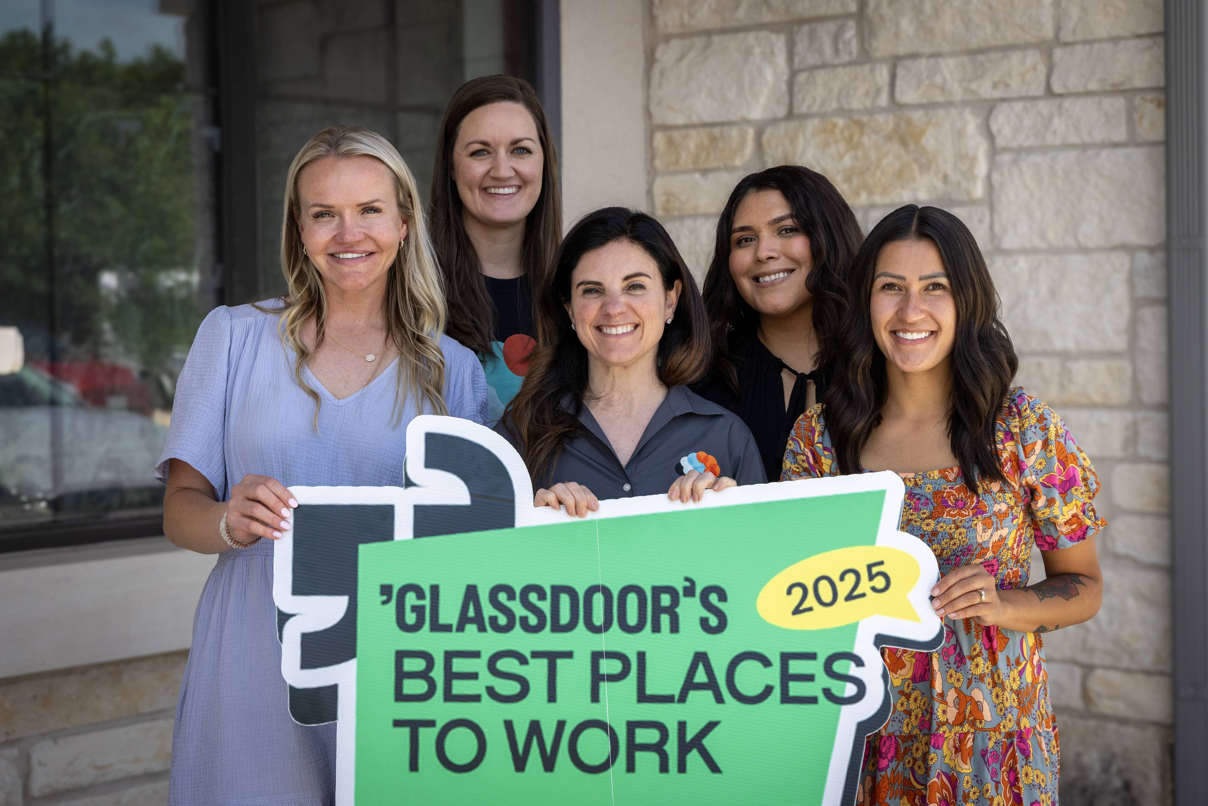 Clinical team meeting at Mindcolor center